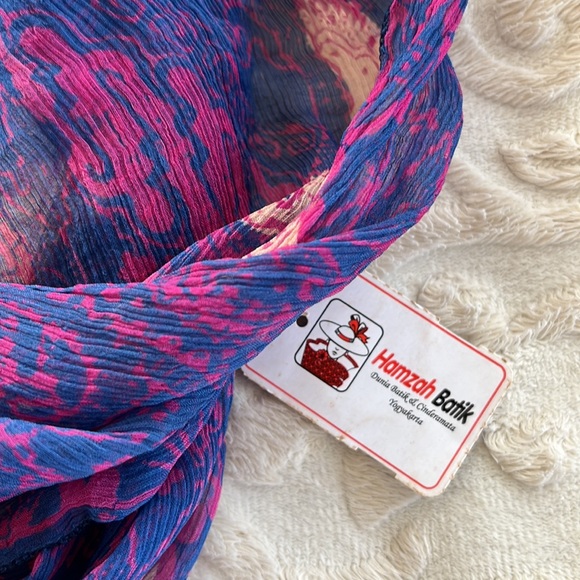 Gorgeous silk scarf - Picture 3 of 3